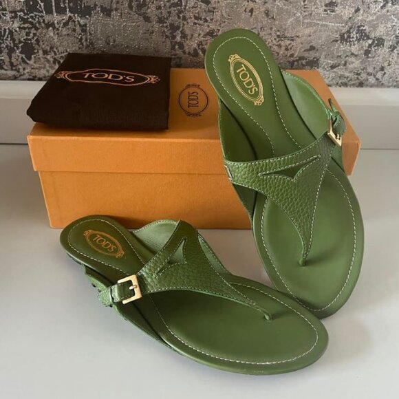 *NIB* TOD'S* ANTILLE GREEN LEATHER SLIP ON THONG SANDAL size 9 / 39 - Picture 1 of 6